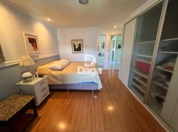 Casa · 230m² · 4 Quartos · 3 Vagas · Casa Alto Padrão, em Local Super Agradável -Aceita Permuta por apto na região.