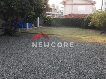 Casa · 200m² · 4 Quartos · 6 Vagas · Casa em  Rua Nakle Francisco - Centro - Balneário Piçarras/SC