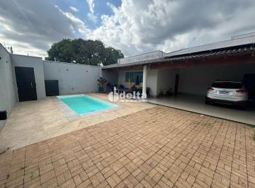 Casa · 342m² · 4 Quartos · 5 Vagas · Casa disponível para venda no bairro Cidade Jardim em Uberlândia-MG.