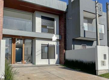 Casa · 141m² · 2 Vagas · Sobrado à venda no bairro Centro - Torres/RS