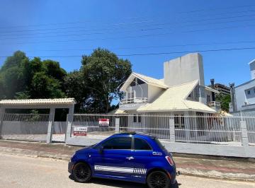 Casa · 250m² · 4 Quartos · 2 Vagas · Casa 630m2 de terreno + 250m2 construída  Pedra Branca