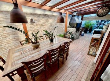 Casa · 240m² · 3 Quartos · 3 Vagas · Casa em Carvoeira - Florianópolis