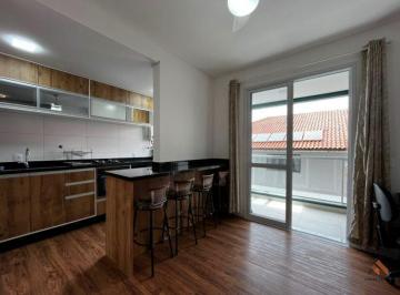 Cozinha estilo americana · Apartamento mobiliado próximo ao mar - Praia dos Ingleses - Florianópolis