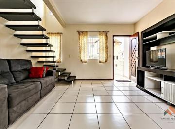 Casa · 75m² · 2 Quartos · 1 Vaga · Sobrado com excelente localização na Praia do Santinho, Florianópolis/SC.