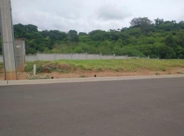 Foto 01 · Oportunidade em condomínio de apenas 27 lotes, cercado por mata! Terreno plano de esquina, 453m2, no