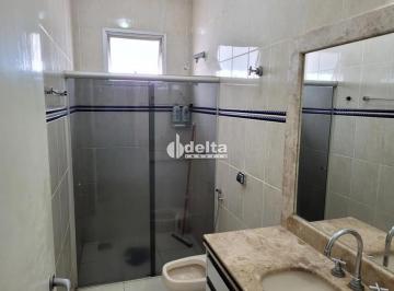 Casa · 250m² · 3 Quartos · 3 Vagas · Casa residencial com 3 quartos sendo 1 suíte disponível para venda no bairro Santa Rosa em Uberlândi