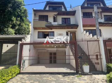 Casa · 184m² · 3 Quartos · 4 Vagas · Sobrado em Rua tranquila, aceita apartamento na ne