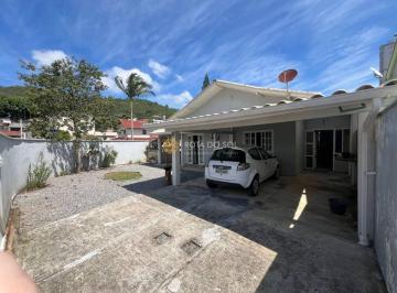 Casa · 210m² · 3 Quartos · 2 Vagas · Casa à Venda 3 Quartos e 2 Vagas em Perequê Porto Belo SC