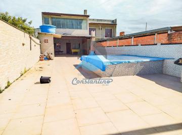 Foto 01 · Sobrado á venda com 3 quartos sendo 1 suíte e com piscina
