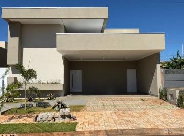 Casa · 165m² · 3 Quartos · 2 Vagas · Casa com 3 quartos sendo 1 suíte a venda no Condomínio Costa Leste em Três Lagoas - MS | Elegância e