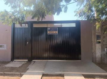 Casa · 68m² · 2 Quartos · 5 Vagas · Casa com 2 quartos sendo 1suíte - Bosque das Araras em Três Lagoas / MS