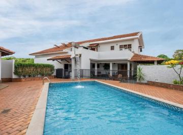 Casa · 500m² · 4 Quartos · 5 Vagas · Casa espetacular no Centro de Três Lagoas / MS