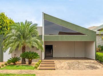 Casa · 301m² · 3 Quartos · Casa com 3 quartos sendo 1 suíte - Condomínio Portal das Águas em Três Lagoas - MS | Elegância e Sut