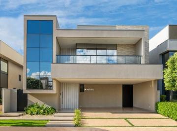 Casa · 256m² · 4 Quartos · 4 Vagas · Sobrado com 4 suítes à venda no Condomínio Village do Lago em Três Lagoas - MS | Luxo e Singularidad