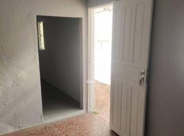 ae06a64b43a6f96eefbea2f525735ef429f0f2bd · Edícula bem localizada