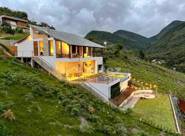 Foto 01 · Casa 4 Suítes, Piscina, Área Gourmet e Condomínio com Lazer, Vargem Grande, Teresópolis
