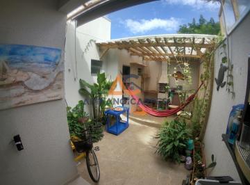 Casa · 60m² · 1 Quarto · 1 Vaga · Geminado diferenciado de 1 suíte, cozinha planejada e vaga de garagem coberta no Gravatá, em Navegan