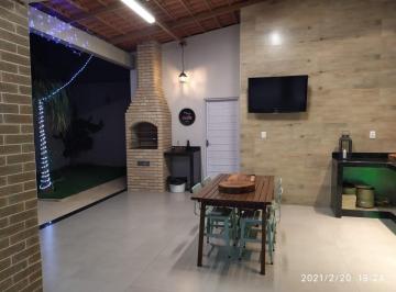 fdebc50c2883444c9bfdd0051e643c48.jpeg · Casa para Venda em Uberlândia/MG - 4 Dorm. 280 m2 Área Útil