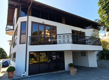 391913_i9A539Hjb560Z_391913637781211aab8.jpg · Casa comercial com 4 suítes e 453m² privativos, no Morro da Cruz em Florianópolis/SC.