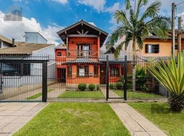 Casa · 209m² · 3 Quartos · 3 Vagas · Excelente casa de 209m² com 3 dormitórios, piscina e 3 vagas de garagem.