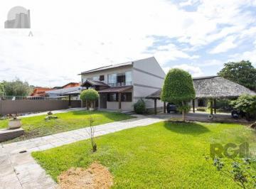 Casa · 256m² · 4 Quartos · 3 Vagas · Com 4 dormitórios, incluindo uma suíte, é perfeita para acomodar toda a sua famí