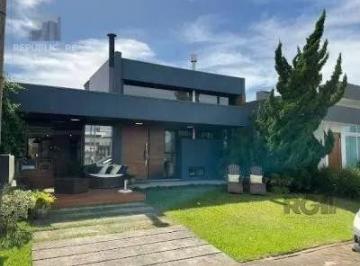 Casa · 154m² · 3 Quartos · 1 Vaga · Casa à venda - no Centro