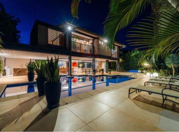 Casa · 741m² · 4 Quartos · 3 Vagas · Casa contemporânea com 4 suítes na QL 7 do Lago Norte