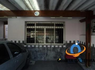 Foto 08 · Encantador sobrado à venda! Com uma vaga para dois automóveis grandes e uma moto, este imóvel conta 