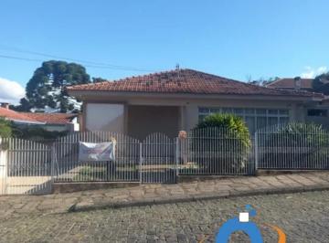 Foto 01 · Imperdível: Casa de 6 quartos no Centro da Lapa-PR, com sala ampla e 2 vagas de garagem!