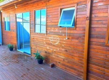 Casa · 40m² · 2 Quartos · 1 Vaga · Casa com edícula charmosa à venda em Imbituba!