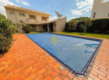 Casa · 198m² · 3 Quartos · 4 Vagas · Sobrado com piscina e ampla sobra de terreno no Jardim Porto Alegre.