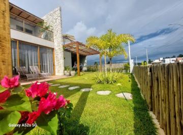Casa · 328m² · 3 Quartos · 3 Vagas · Casa de luxo Patacho, 3 suítes  à venda em condomínio beira mar-R$ 3.500.000,00