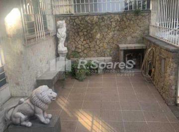Casa · 194m² · 3 Quartos · 2 Vagas · Excelente casa de rua de 03 quartos, sendo 01 suíte, com 01 vaga e com área de 1
