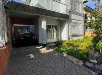 Casa · 251m² · 4 Quartos · 2 Vagas · Excelente casa de 251m² com 4 dormitórios.