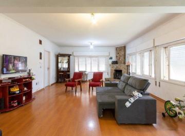 Casa · 273m² · 4 Quartos · 3 Vagas · Casa em Medianeira