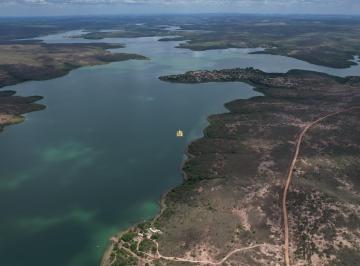 Foto 01 · Terreno à venda em Pompéu com 1.500m de margem de represa ? Ideal para loteamento, turismo ou invest