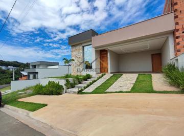 Casa · 160m² · 3 Quartos · 4 Vagas · Casa à venda de 160m², com 3 quartos, 5 banheiros, piscina e 4 vagas de garagem