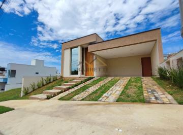 Casa · 160m² · 3 Quartos · 4 Vagas · Casa à venda de 160m², com 3 quartos, 5 banheiros, piscina e 4 vagas de garagem