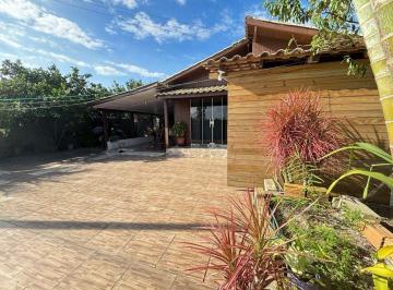 Casa · 100m² · 3 Quartos · 1 Vaga · Casa de madeira nobre com pátio e frutíferas - Roça Grande, Imbituba, SC