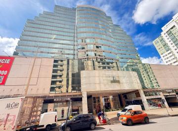 Comercial , Águas Claras · AVENIDA PAU BRASIL SALA REFORMADA LE QUARTIER