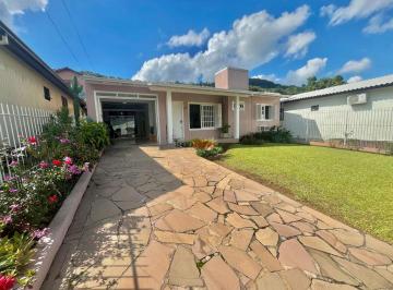 Casa · 142m² · 3 Quartos · 2 Vagas · Casa à venda em Viaduto, Igrejinha - Área de serviço, banheiro social, sala de estar e cozinha!