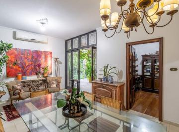 Casa · 345m² · 4 Quartos · 2 Vagas · Casa excepcional com 4 quartos sendo 2 suítes - Centro Três Lagoas / MS