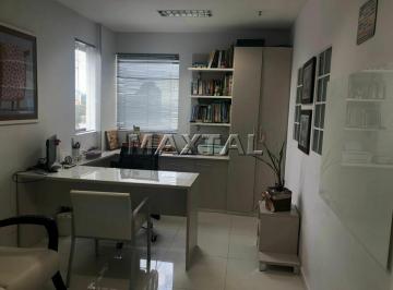 Comercial · 29m² · 1 Vaga · Sala Comercial com vaga de automóvel, banheiro e todo mobiliado em excelente localização.