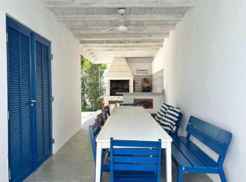 Casa · 385m² · 3 Quartos · 3 Vagas · Casa com 3 quartos, Praia das Toninhas, Ubatuba - R$ 1.6 mi, Cod: 4375