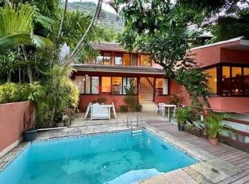 Casa · 216m² · 3 Quartos · 2 Vagas · Casa à venda em Laranjeiras: 216m², 3 quartos, 2 vagas