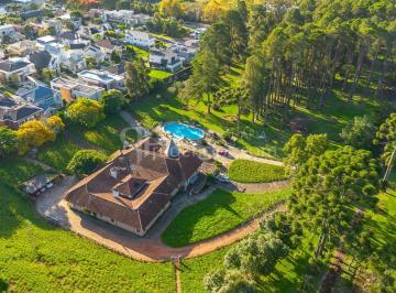 Casa · 968m² · 6 Quartos · 34 Vagas · Castelo à venda no bairro Alphaville Graciosa,  PINHAIS - PR