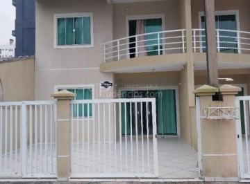 Casa · 97m² · 3 Quartos · 2 Vagas · Sobrado na praia com excelente padrão, Centro de Guaratuba. 150 mts do mar.