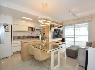 Apartamento · 68m² · 2 Quartos · 2 Vagas · Apartamento com sacada e churrasqueira no Centro
