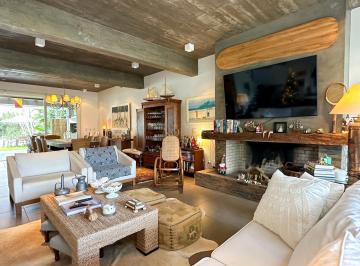 Casa · 339m² · 4 Quartos · 2 Vagas · Casa de Alto Padrão com 4 Suítes, Piscina e 611m² de Terreno na Praia Grande – T