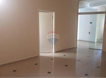 Comercial · 35m² · 1 Vaga · Sala comercial excepcional, com 35m² de área útil, localizada no centro da cidade.